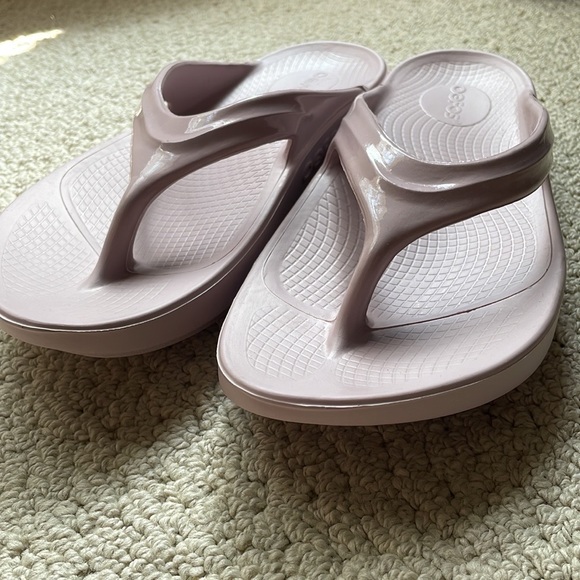 OOFOS OOlala Sandals in Stardust - Picture 7 of 16